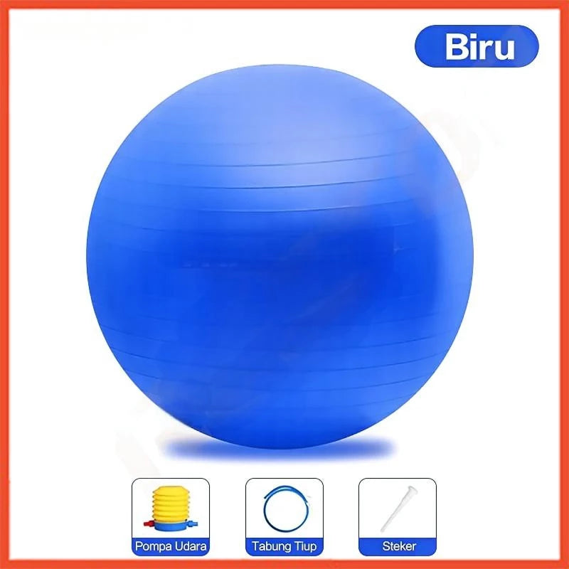 Gym ball berwarna biru, dilengkapi dengan pompa udara, tabung tiup, dan steker.