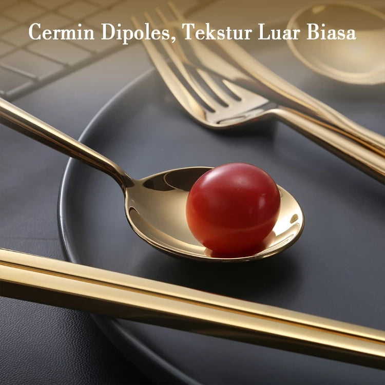 Sebuah sendok emas mengkilap memegang tomat ceri merah di atas piring hitam, dengan garpu emas dan sumpit emas di latar belakang, dan teks "Cermin Dipoles, Tekstur Luar Biasa" di bagian atas.