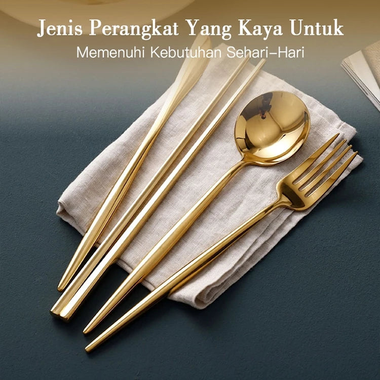 Satu set peralatan makan berwarna emas (dua pasang sumpit, satu sendok, dan satu garpu) diletakkan di atas serbet krem, dengan teks "Jenis Perangkat Yang Kaya Untuk Memenuhi Kebutuhan Sehari-Hari" di bagian atas.