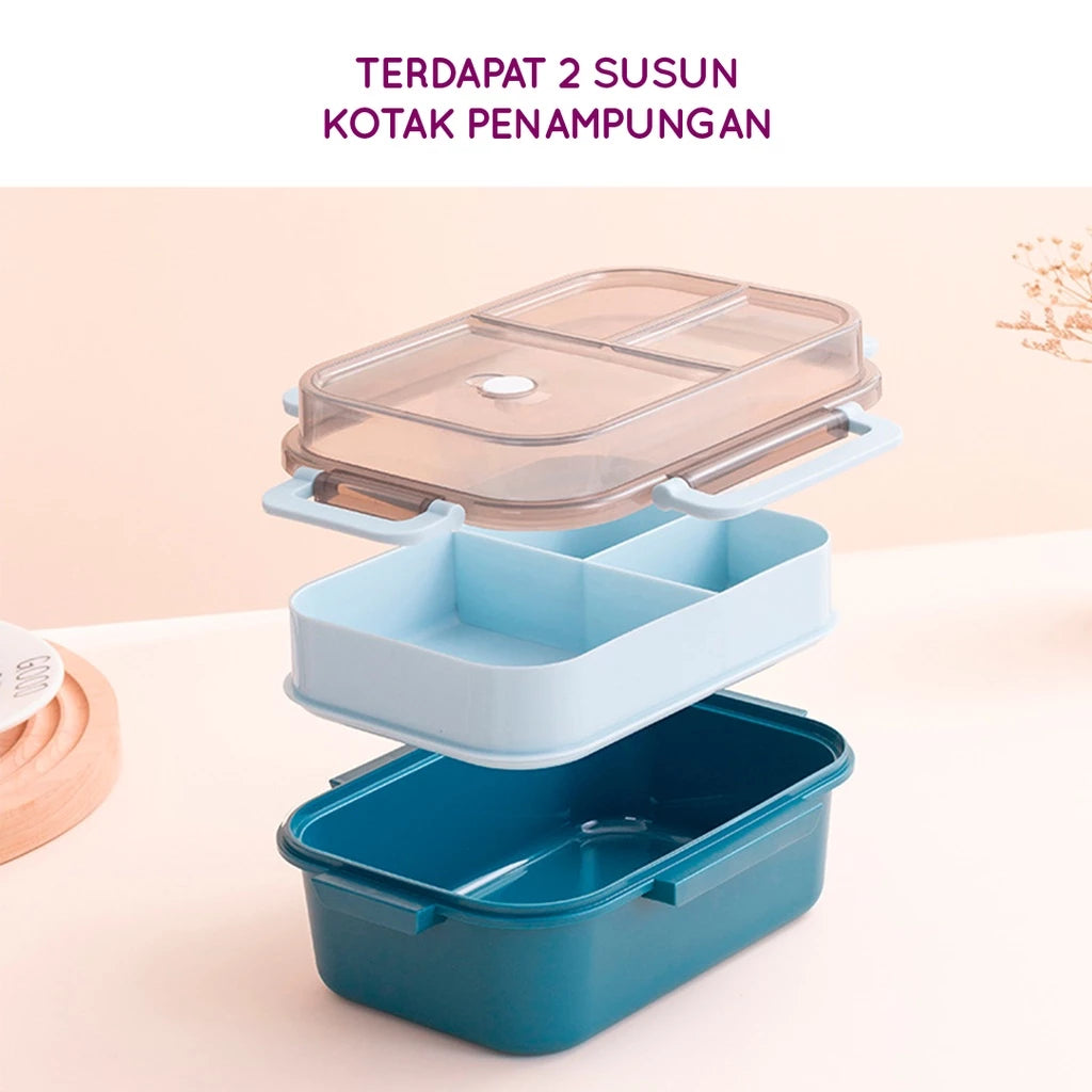 Kotak makan siang dua tingkat yang dibongkar, menunjukkan bagian bawah berwarna teal, baki tengah berwarna biru muda dengan tiga sekat, dan tutup transparan berwarna cokelat dengan klip pengunci, menampilkan fitur dua susun.

