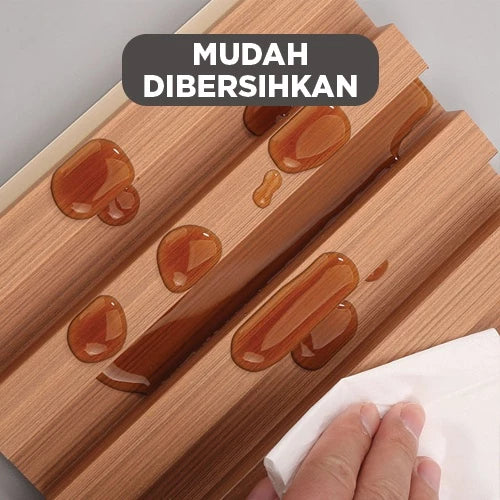 Dinding interior dengan panel kayu Hoptech bertekstur vertikal, menciptakan tampilan alami dan elegan. Solusi dekorasi dinding modern