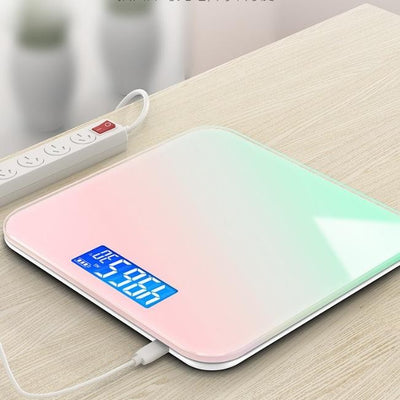 Timbangan tampak modern dengan desain minimalis dan sudut yang membulat. dengan sistem charge 